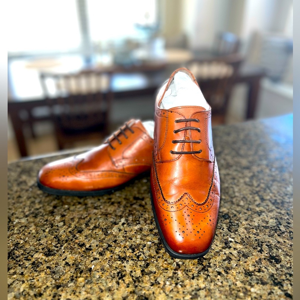 Gently Worn Kids genuine leather Florsheim Dress Shoes.  Outstanding Quality!